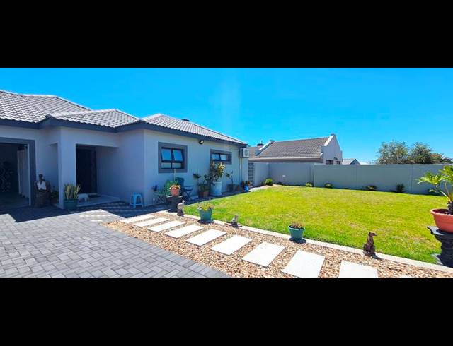 4 BEDROOM HOUSE FOR SALE IN COUNTRY CLUB